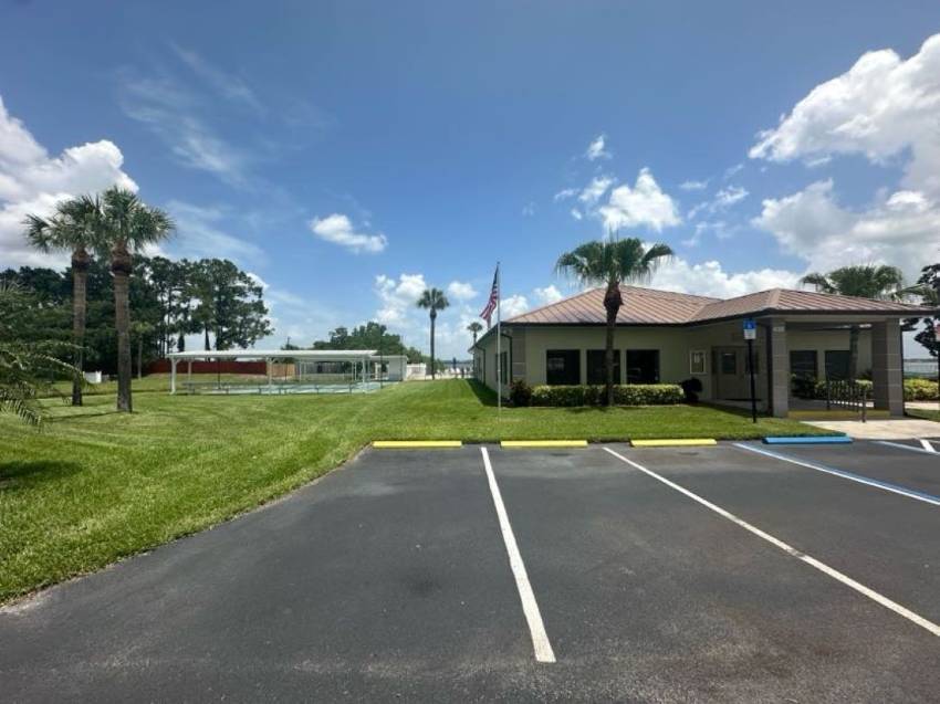 543 Lake Henry Drive a Winter Haven, FL Mobile or Manufactured Home for Sale